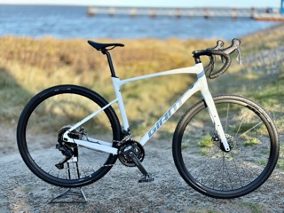 Giant Gravel Bike Revolt 0